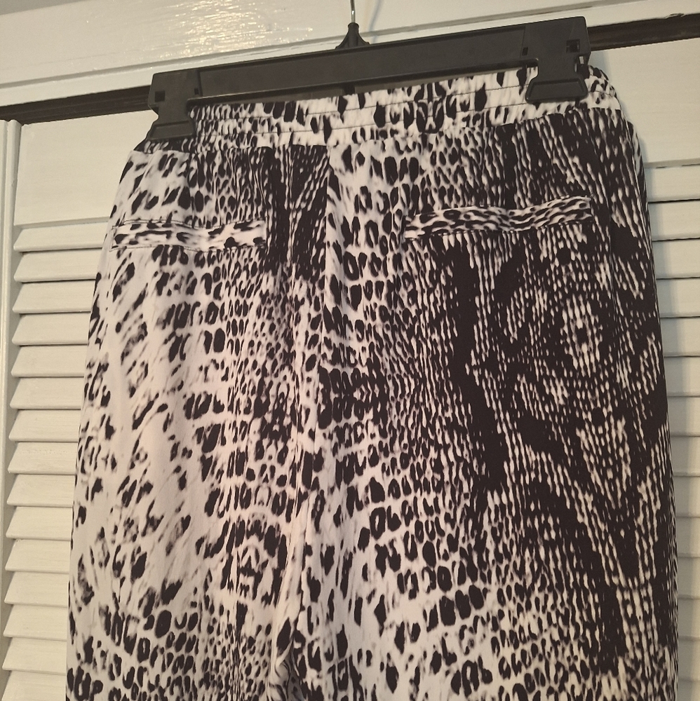 New York & Co Snake Print Jogger pants large *M1 - Picture 8 of 8